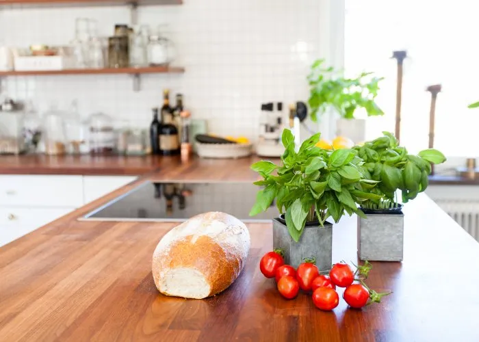 ¿Las paredes de tu cocina acumulan mucha grasa? Aquí está la solución