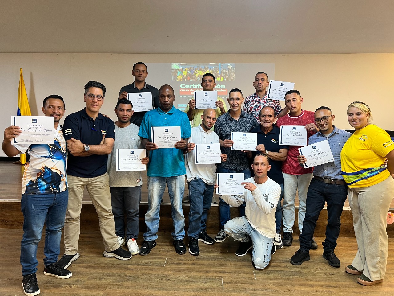 Habitantes de calle de Medellín fueron formados como pintores